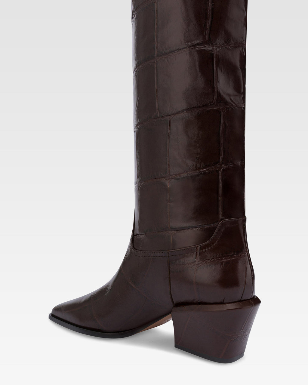 Botas por encima de la rodilla en piel color ebano con estampado de cocodrilo