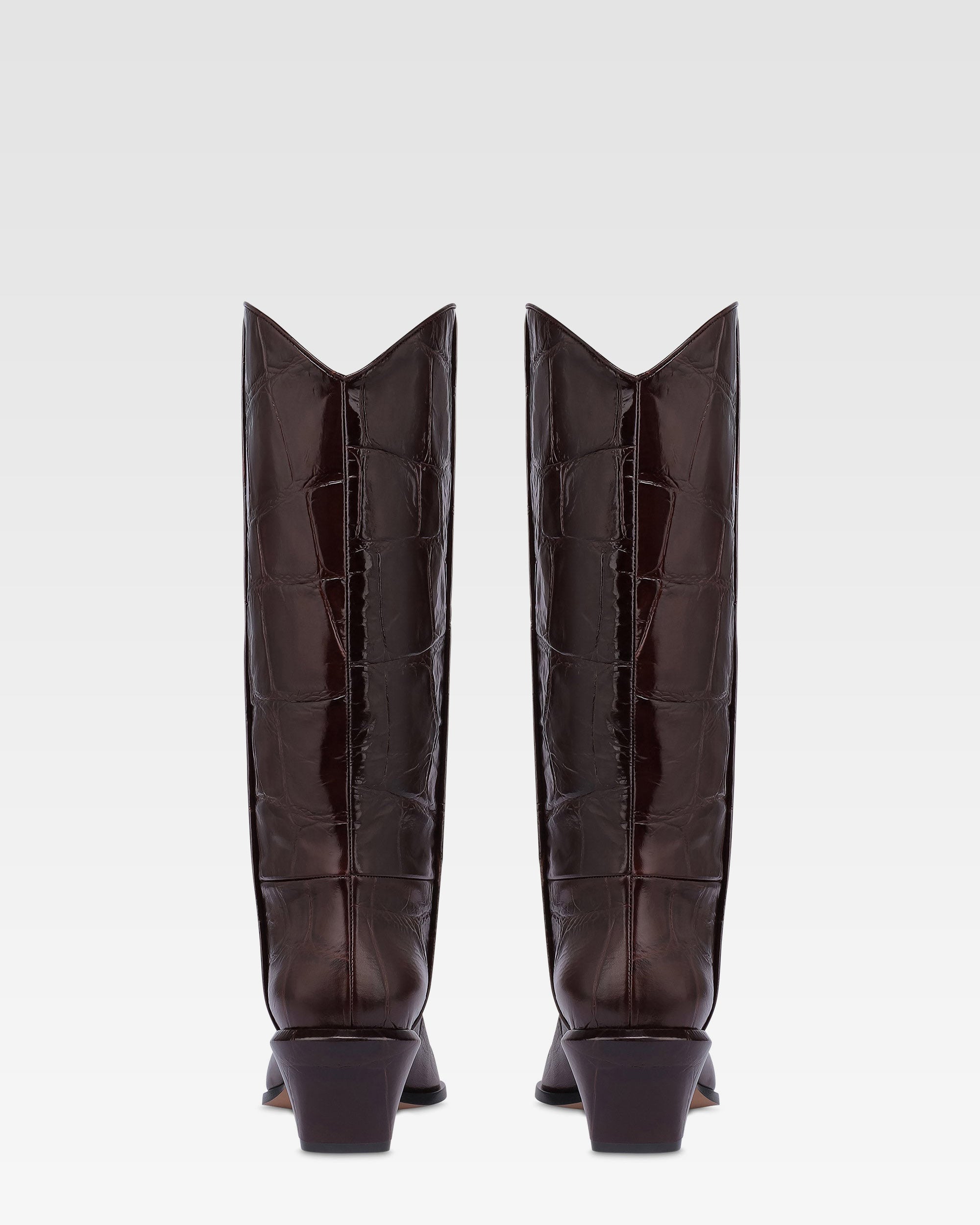 Botas de piel color rouge noir con estampado de cocodrilo