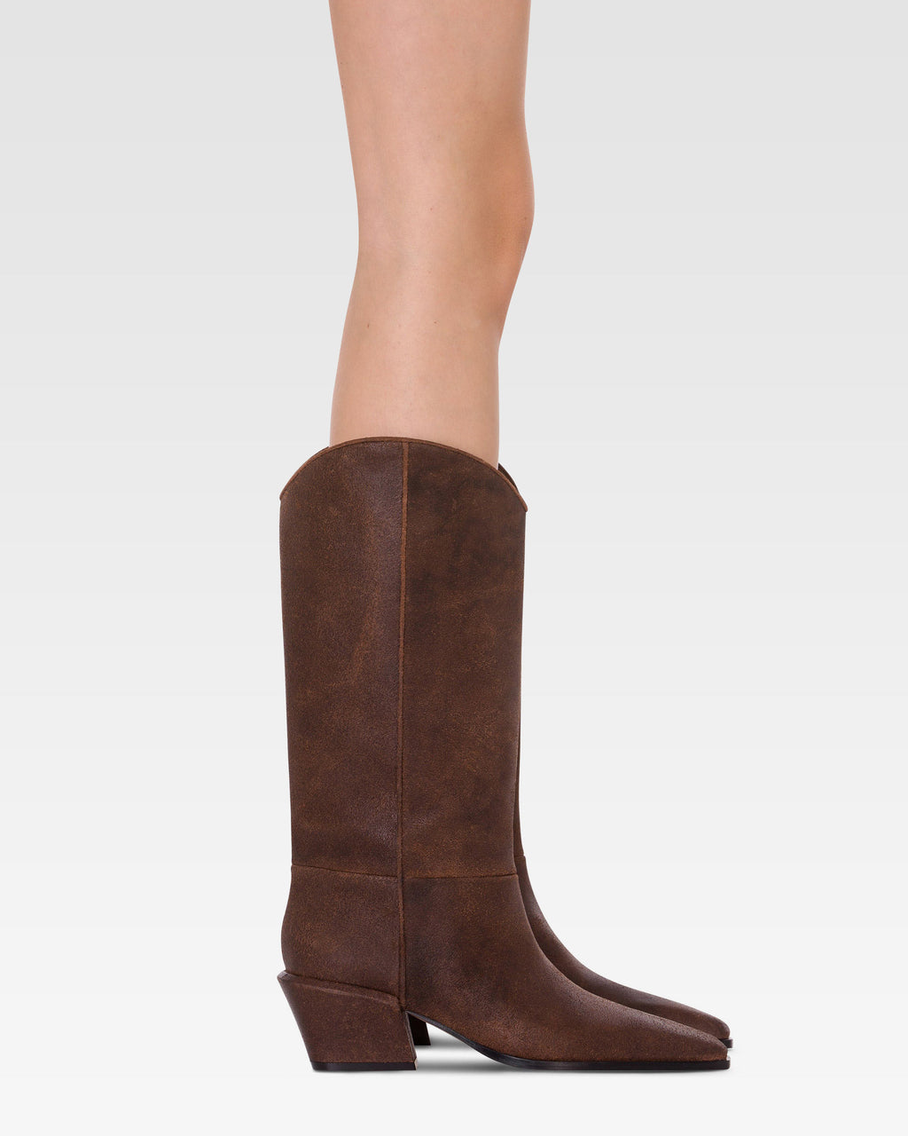 Botas de piel de becerro con efecto vintage en color ebano