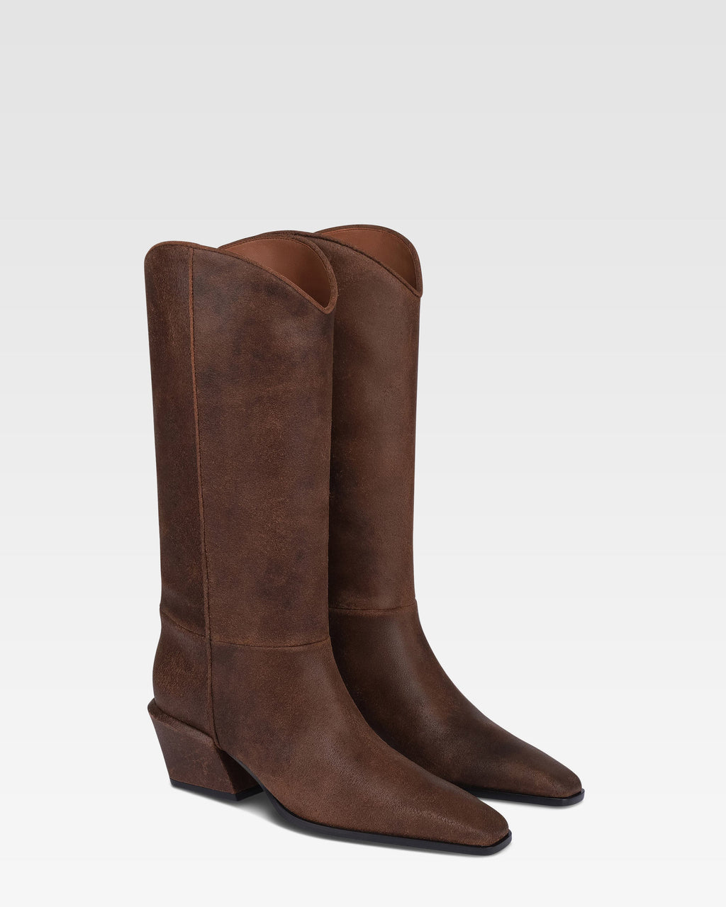 Botas de piel de becerro con efecto vintage en color ebano