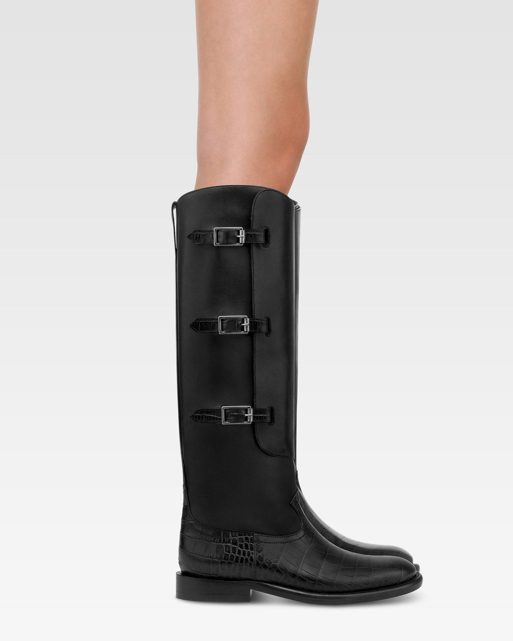 Botas en piel de becerro color negro con detalles de cocodrilo