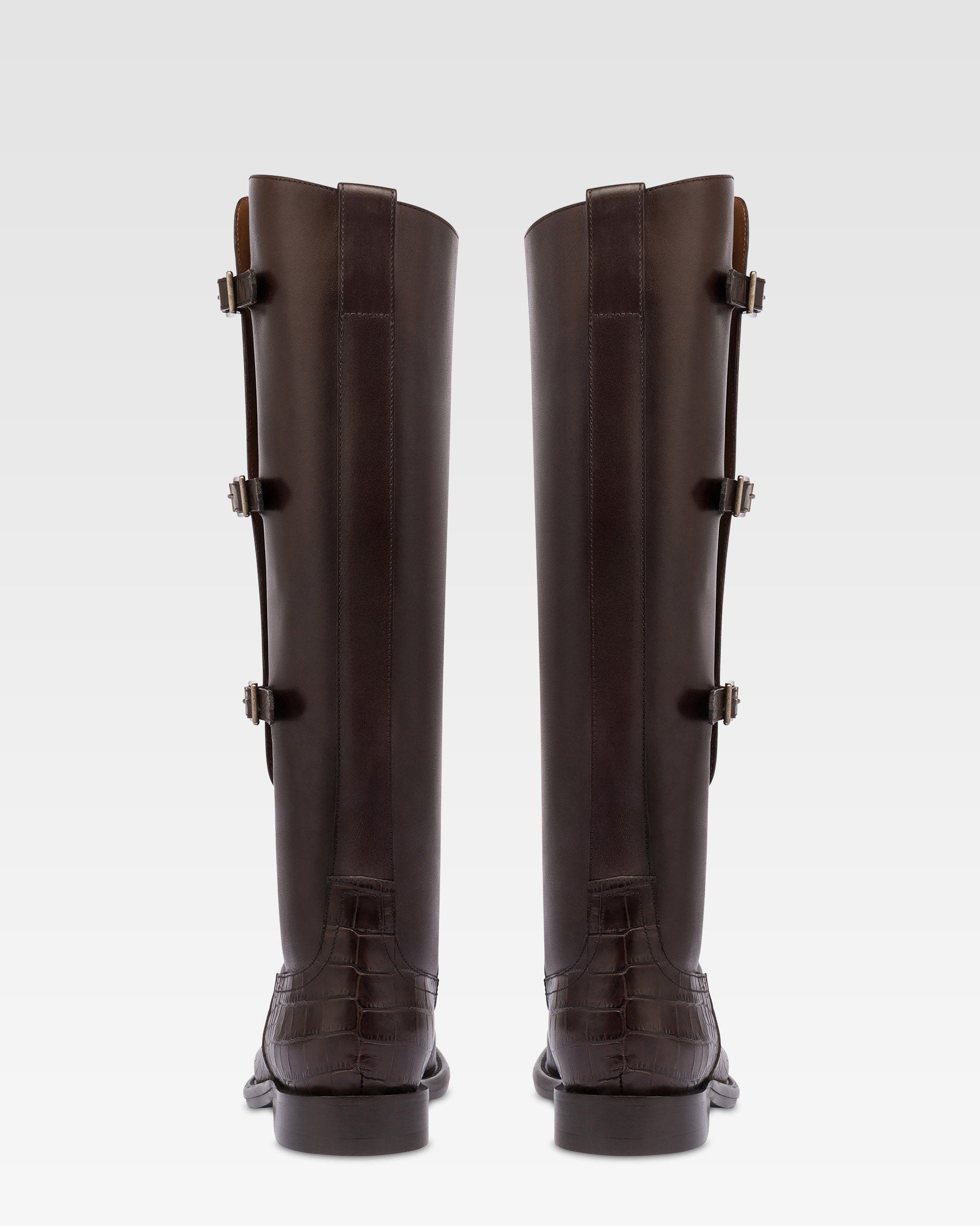 Stiefel aus ebenholzfarbenem Kalbsleder mit Details mit Kroko-Pragung