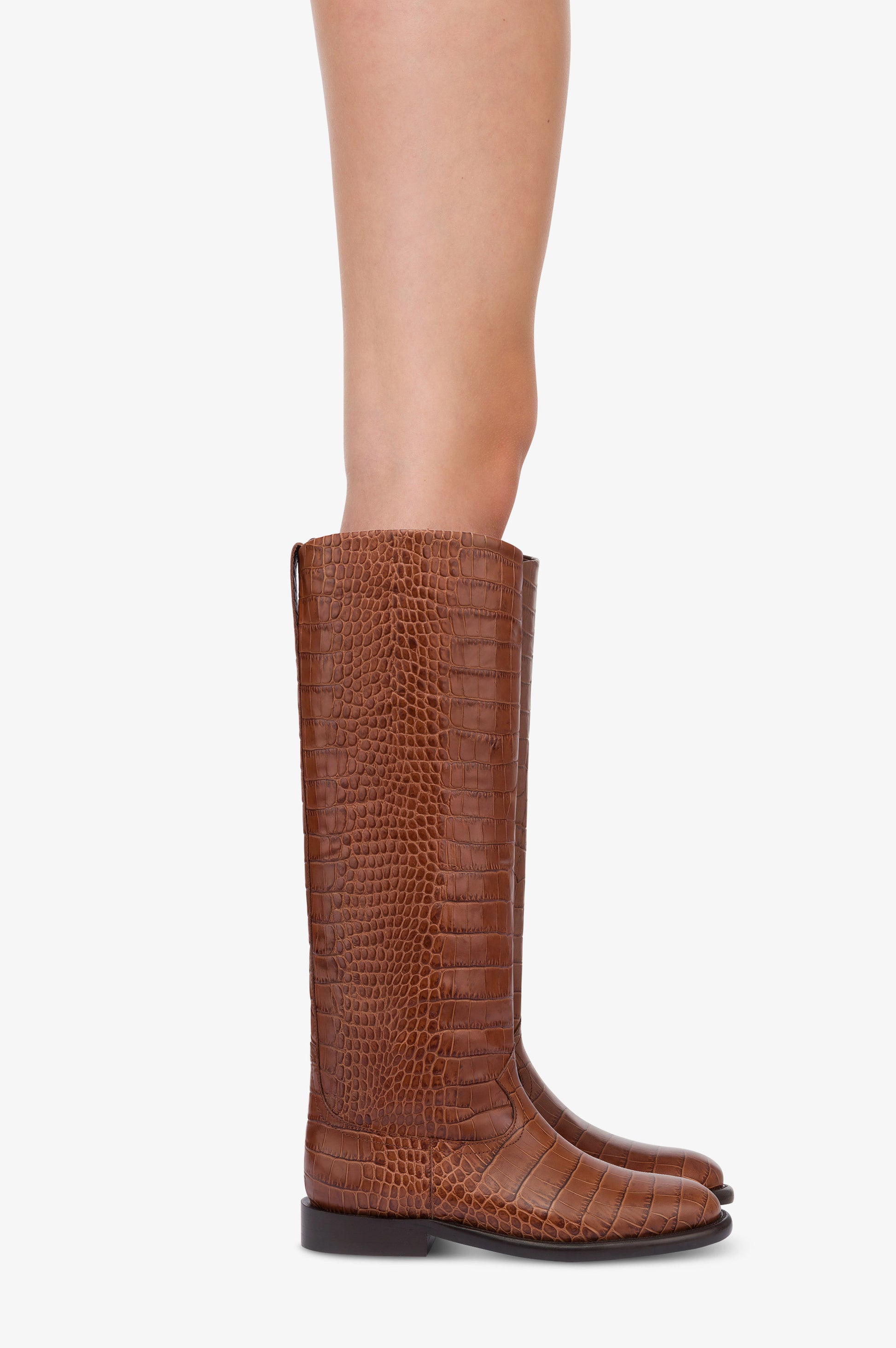 Bottes en cuir gaufre facon crocodile couleur chocolat