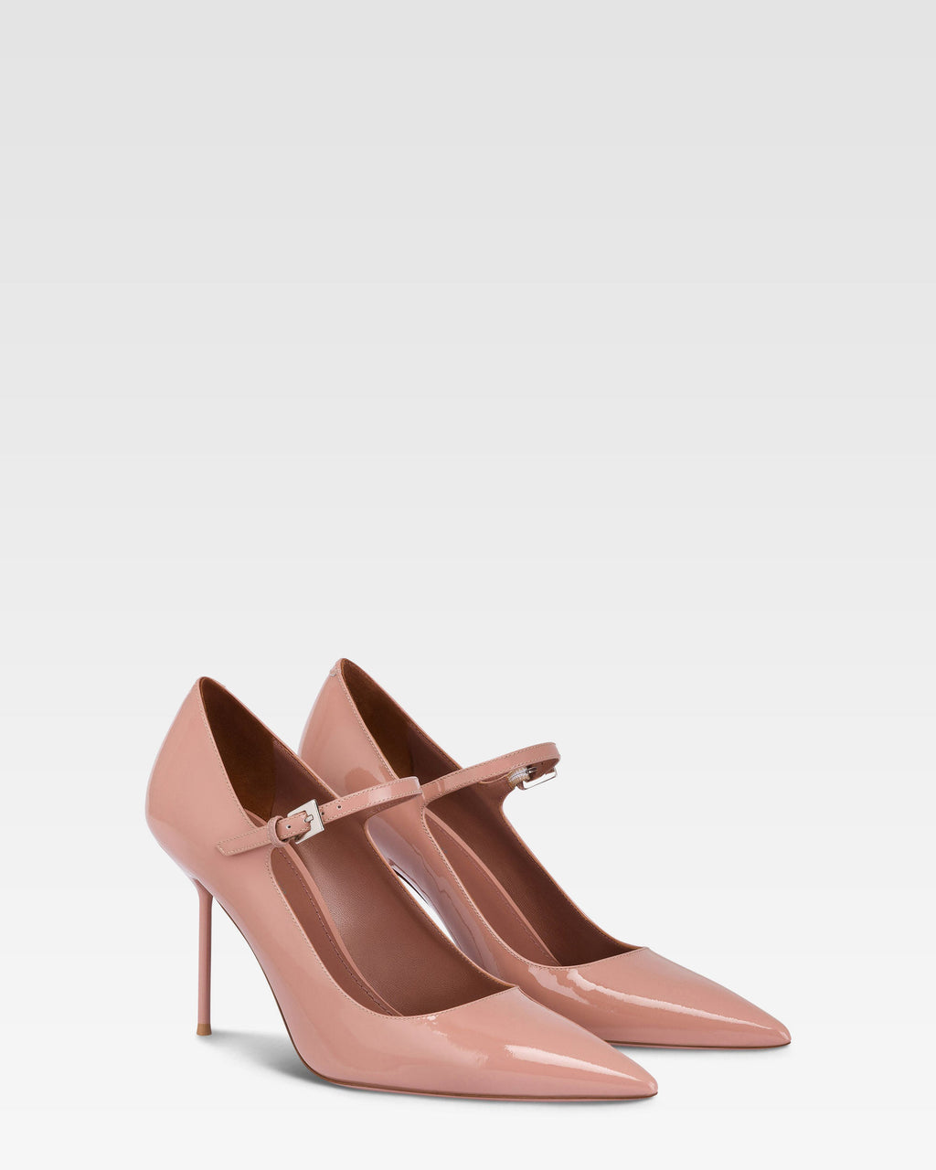 Zapatos de tacon en charol nude oscuro