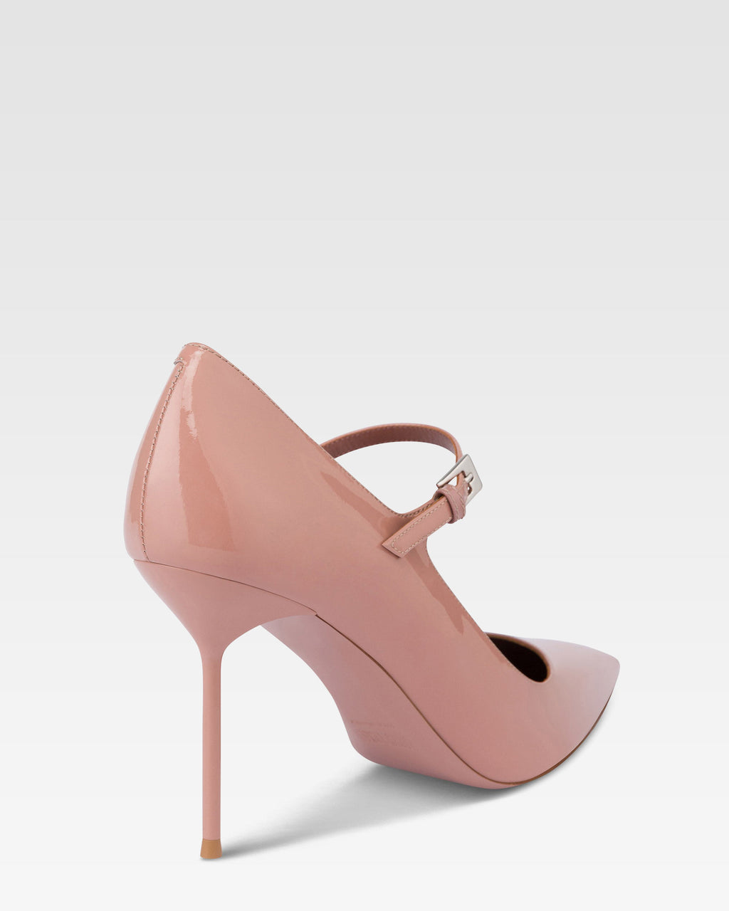 Zapatos de tacon en charol nude oscuro