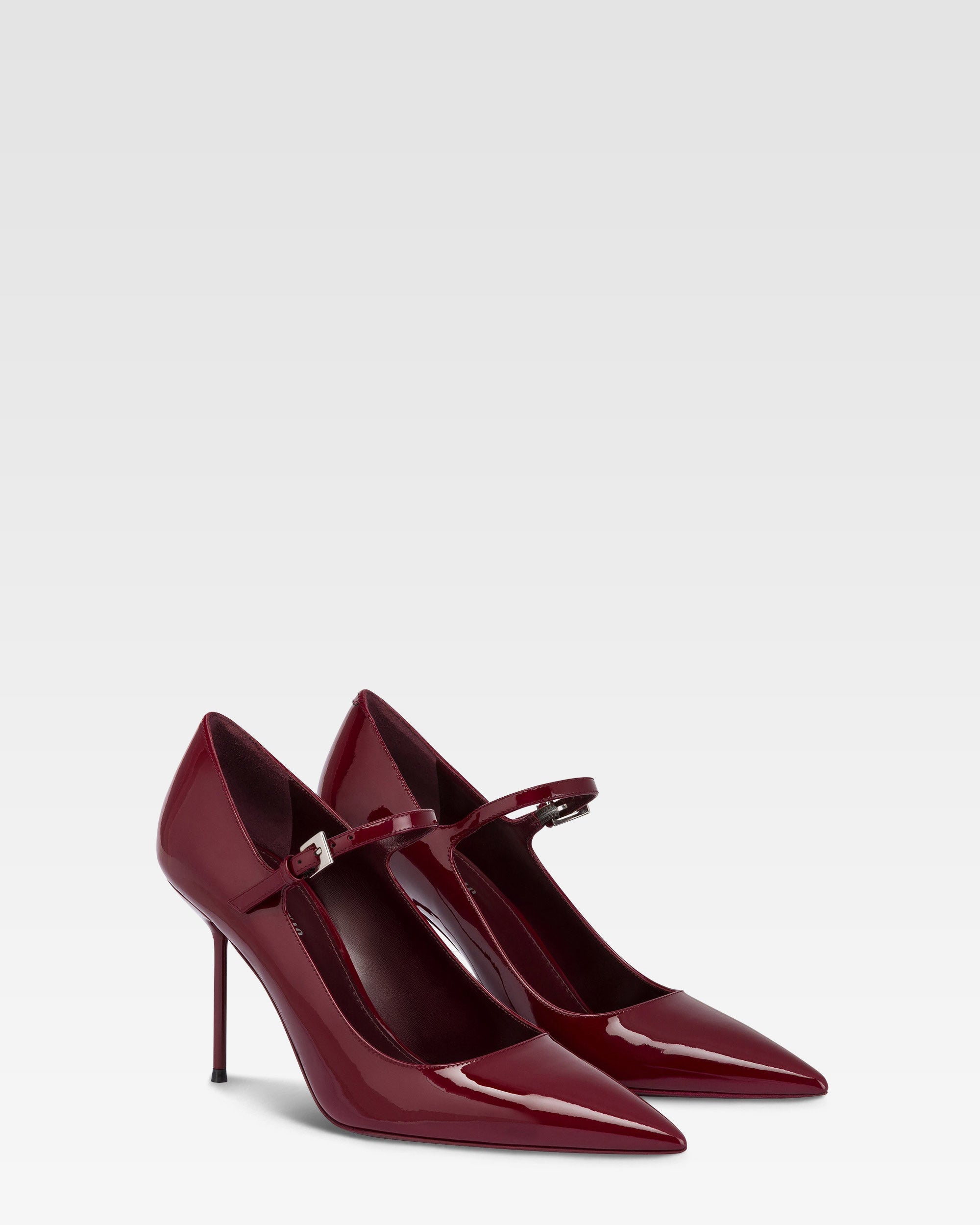 Pumps aus Lackleder in Rouge Noir