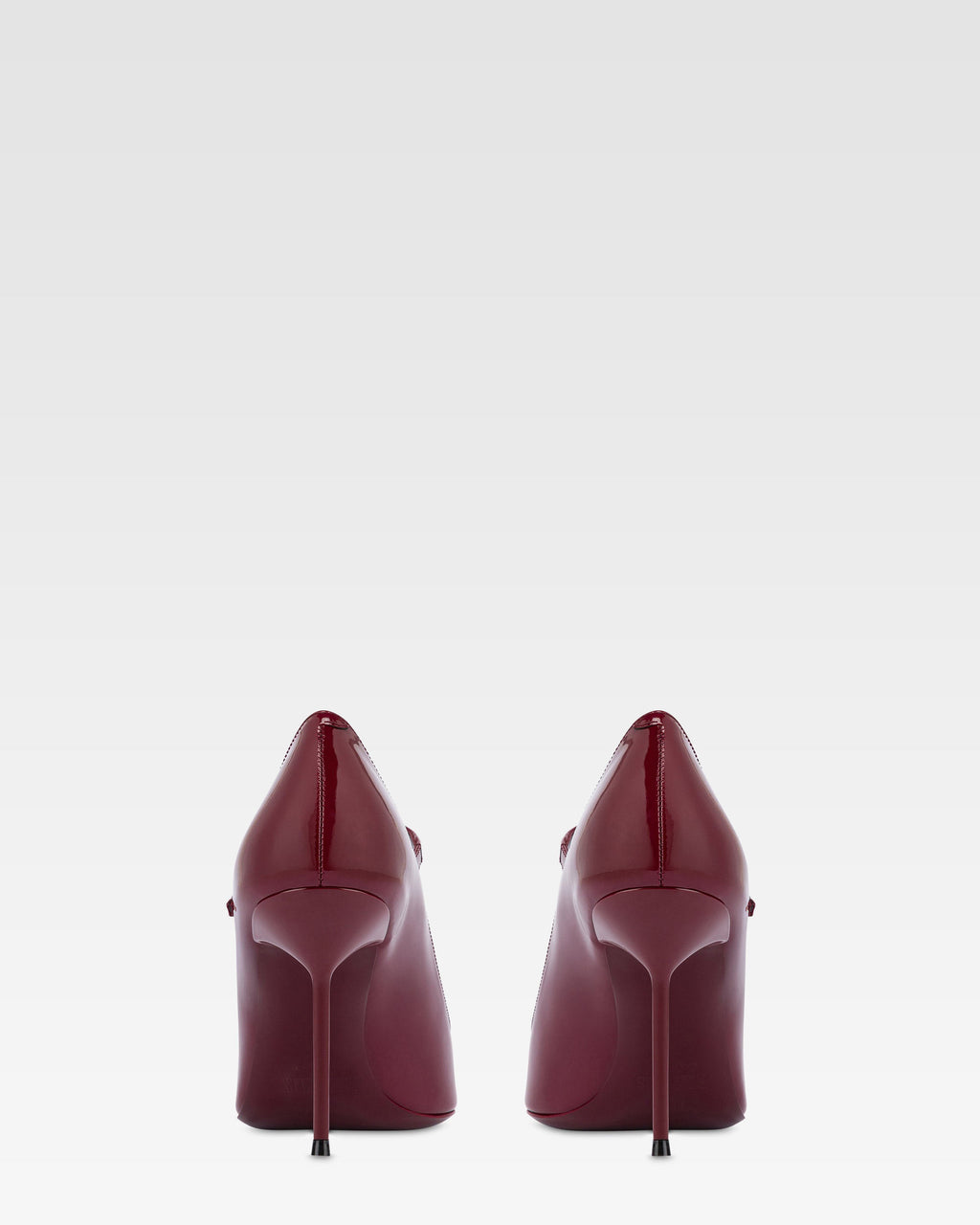 Pumps in rouge noir patent leather