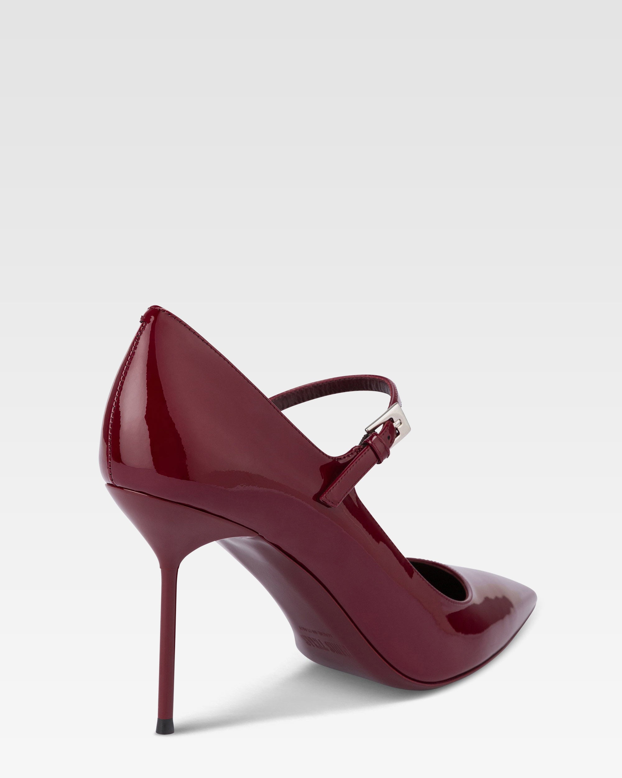 Pumps aus Lackleder in Rouge Noir