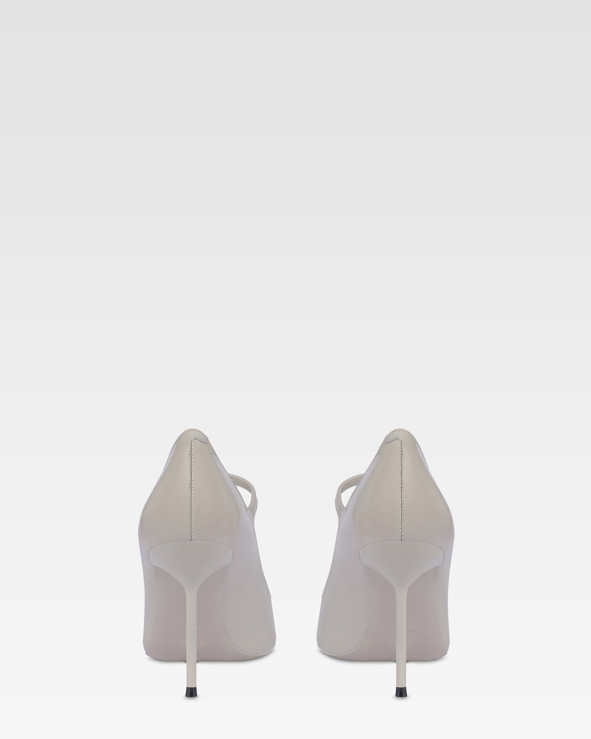 Pumps aus grauem Lackleder