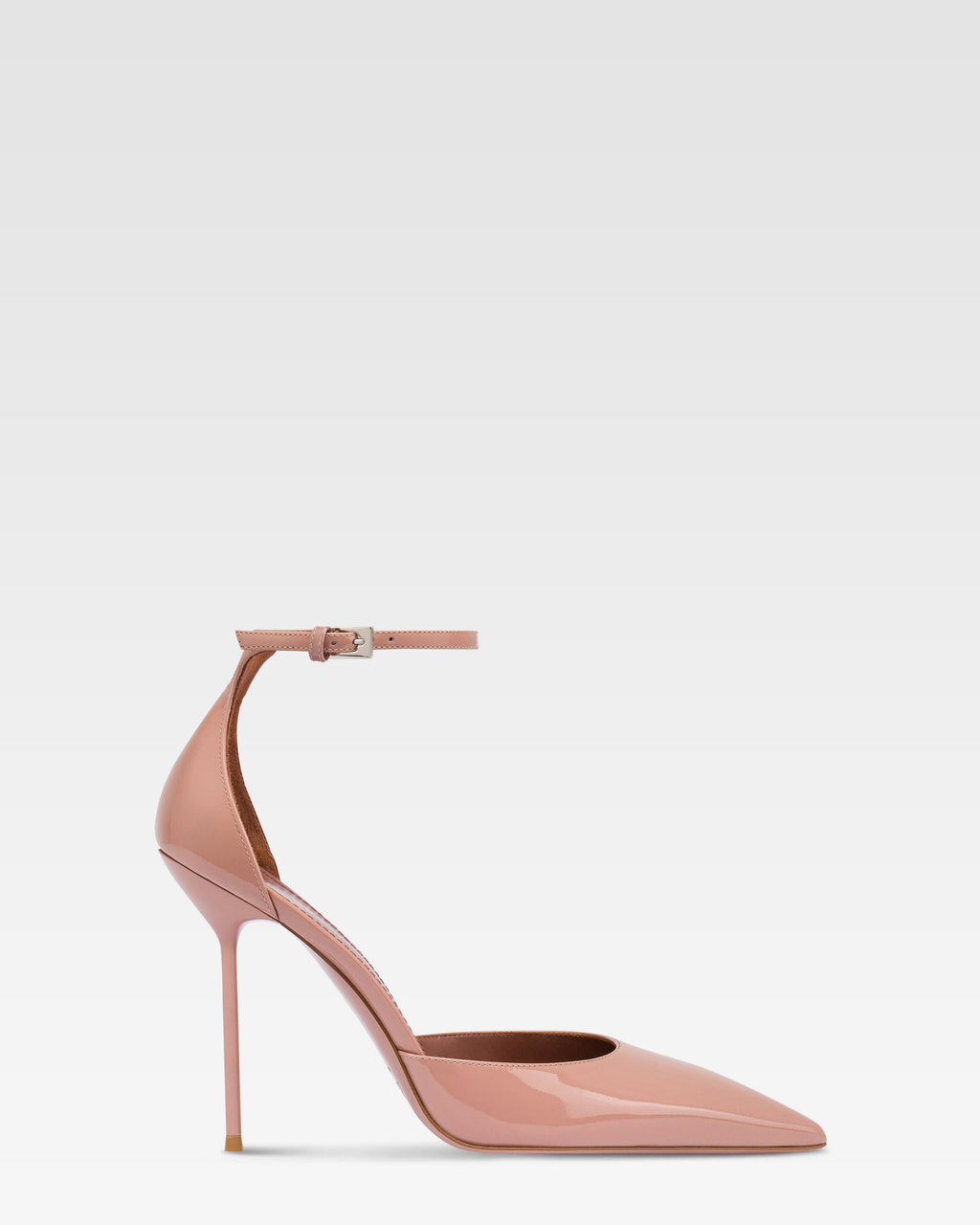 Pumps mit Knochelriemen aus Lackleder in dunklem Phard