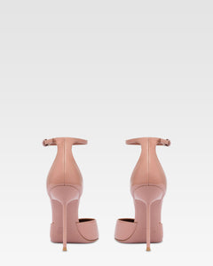 Pumps mit Knochelriemen aus Lackleder in dunklem Phard