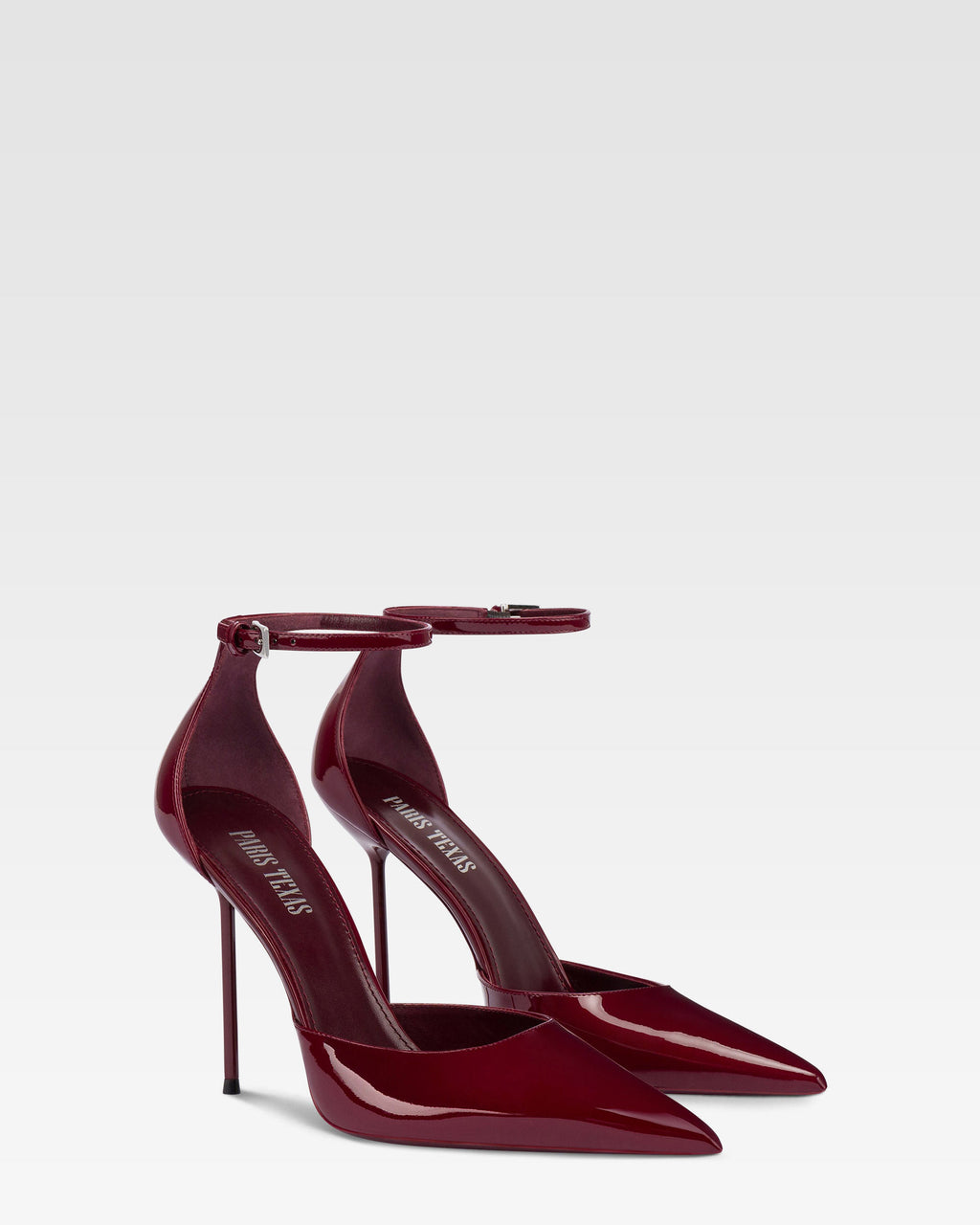 Pumps mit Knochelriemen aus Lackleder in Rouge Noir
