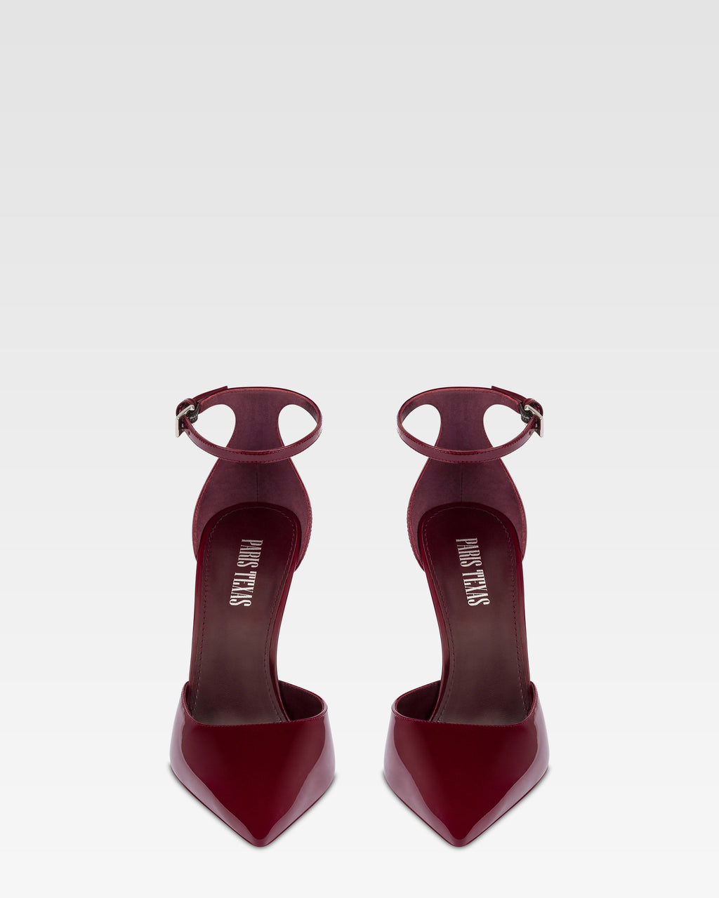 Pumps mit Knochelriemen aus Lackleder in Rouge Noir