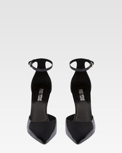 Zapatos de tacon con tira al tobillo en charol negro