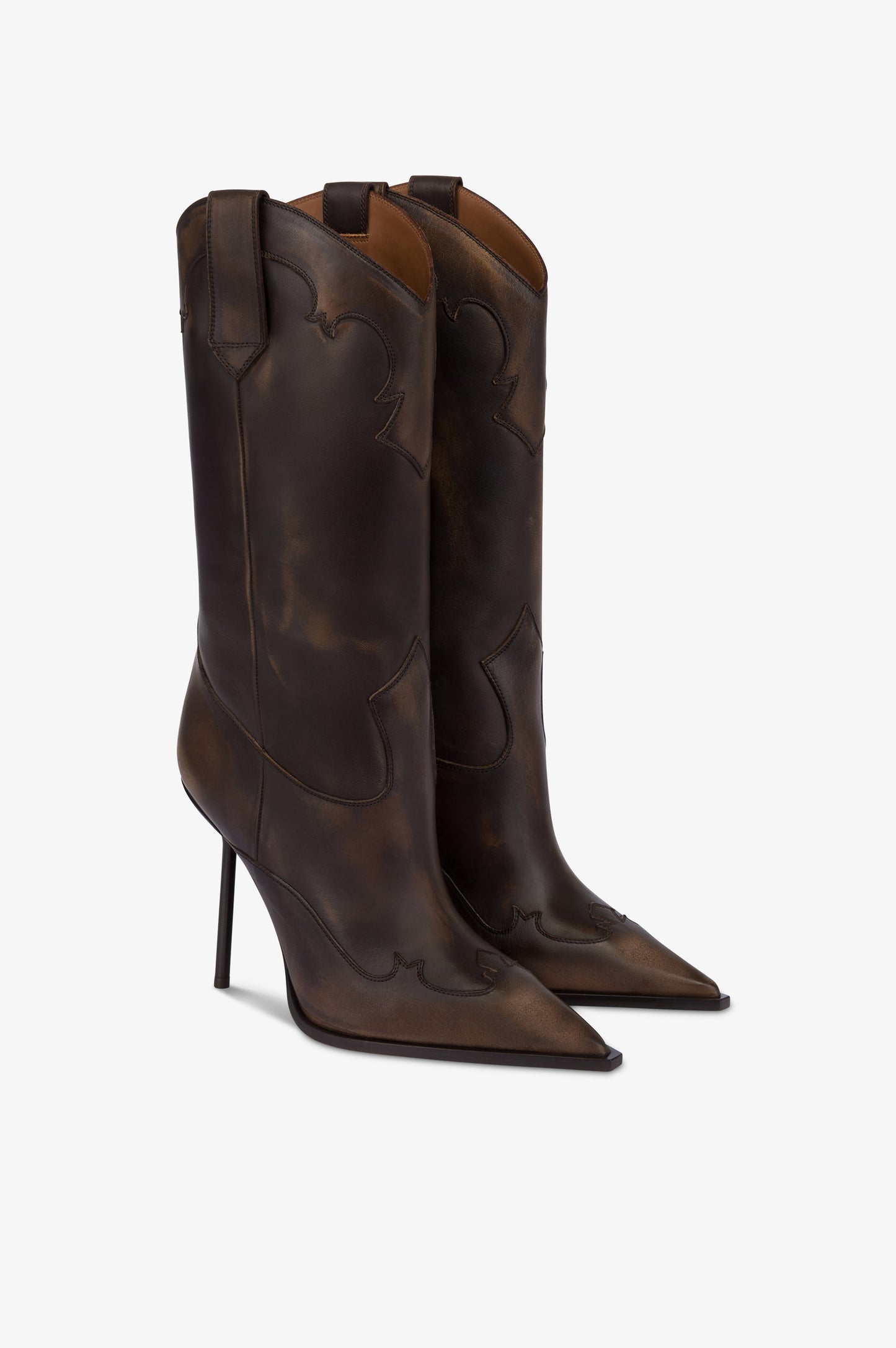 Botas de piel cepillada de color ebano.