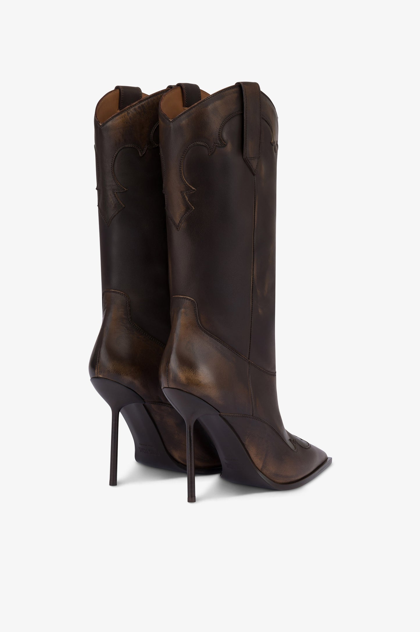 Botas de piel cepillada de color ebano.