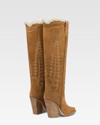 Texanische Stiefel aus beigem Kalbsveloursleder.