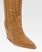 Texanische Stiefel aus beigem Kalbsveloursleder.