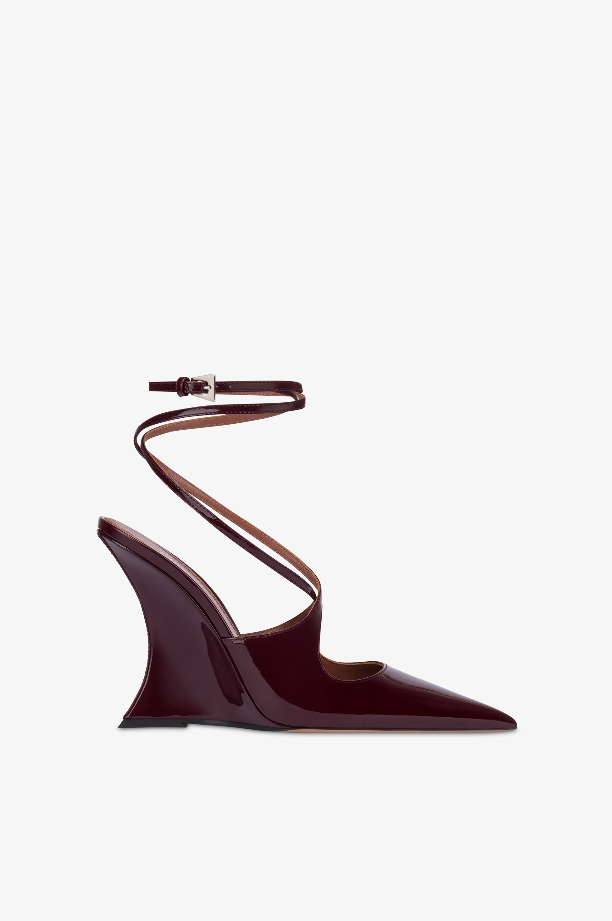 Ankle strap pumps in vernice rouge noir