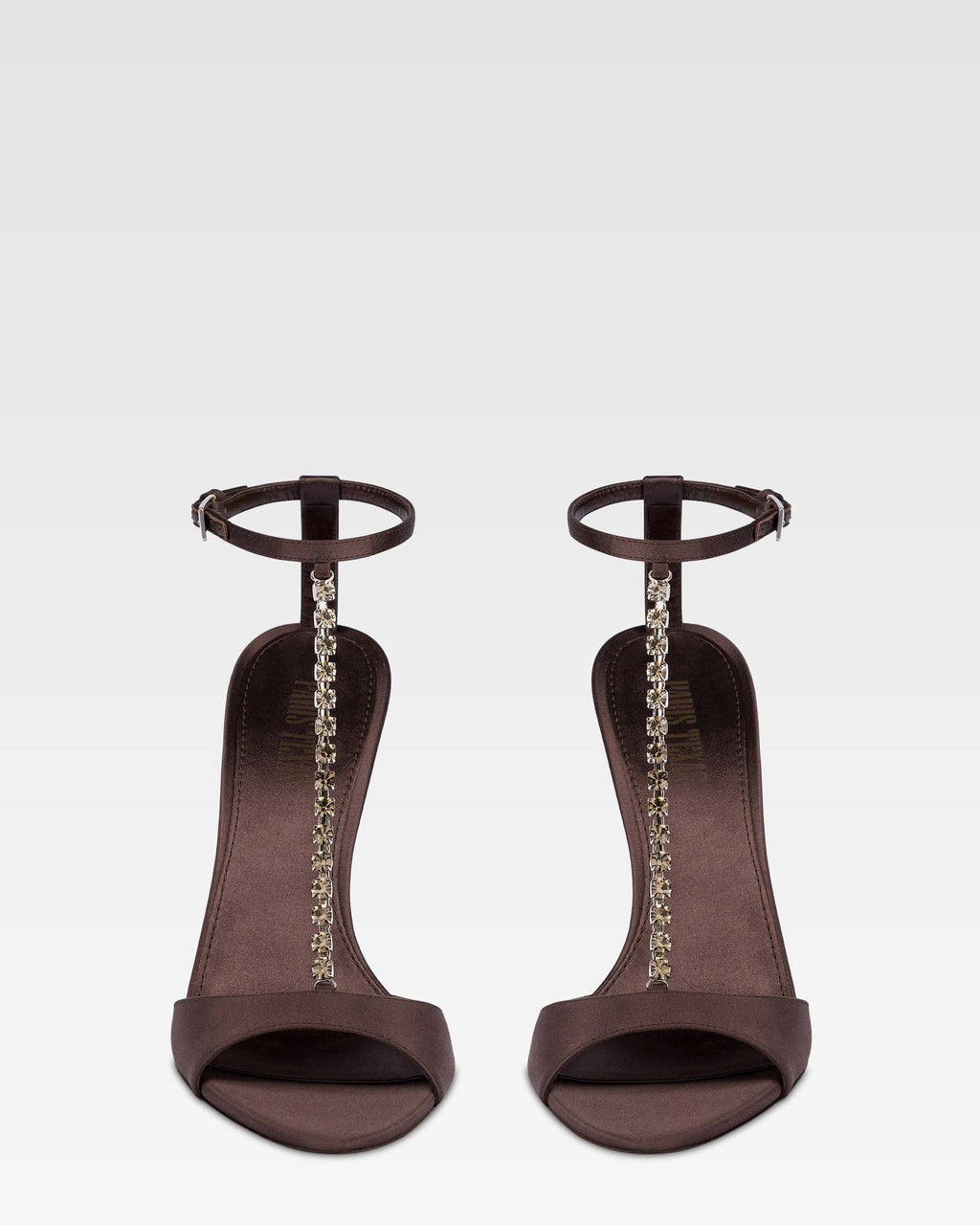 T-Riemchen-Sandalen aus tiefschwarzem Satin mit Nietendetails.