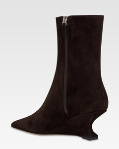 Ankle boots in ebony calf suede leather.
