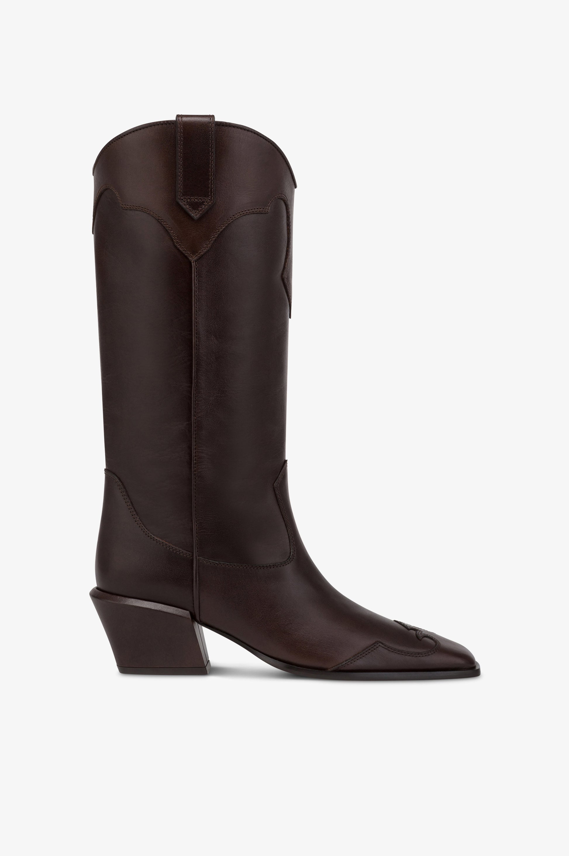 Boots in ebony calf leather.