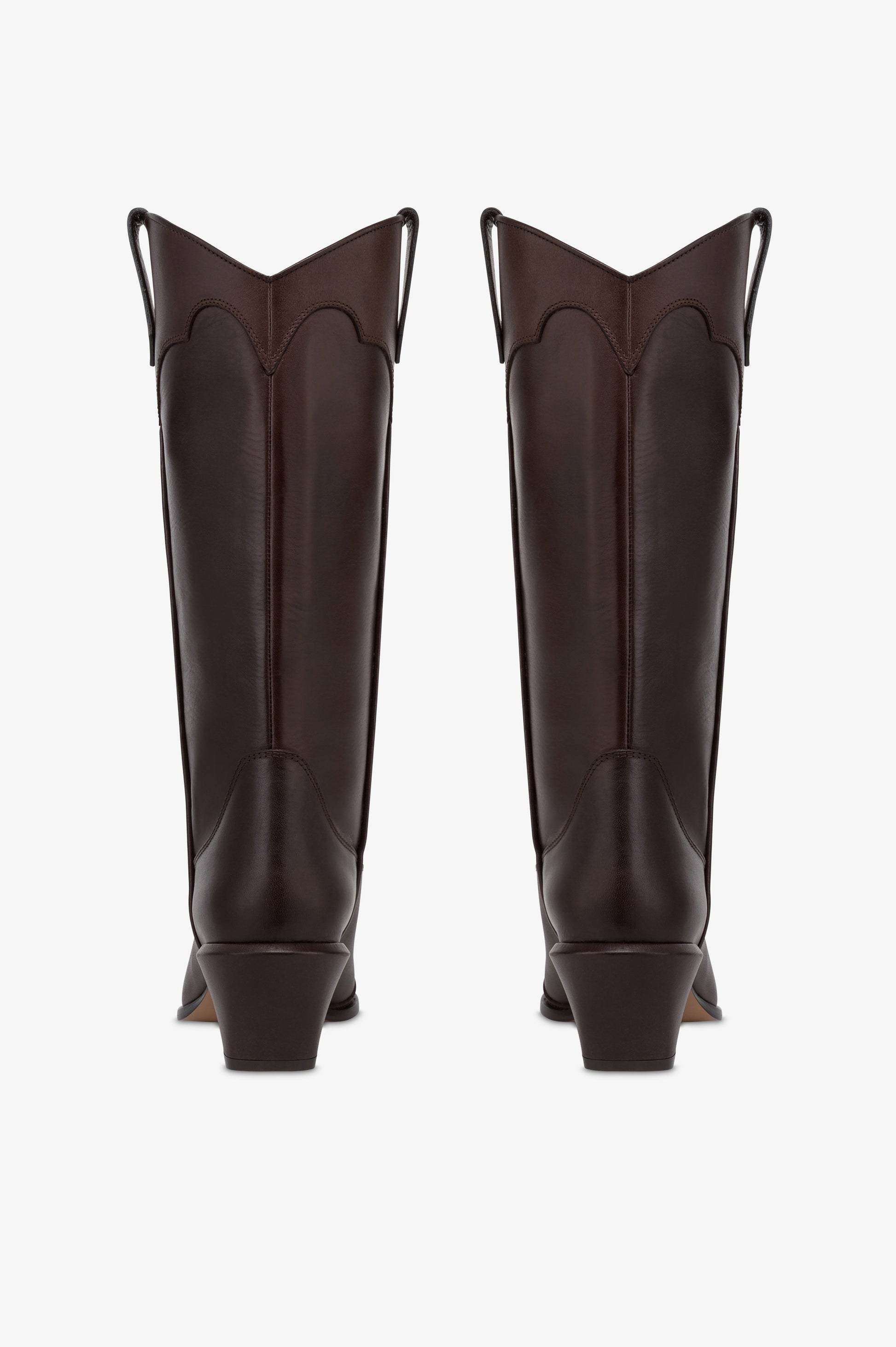 Boots in ebony calf leather.