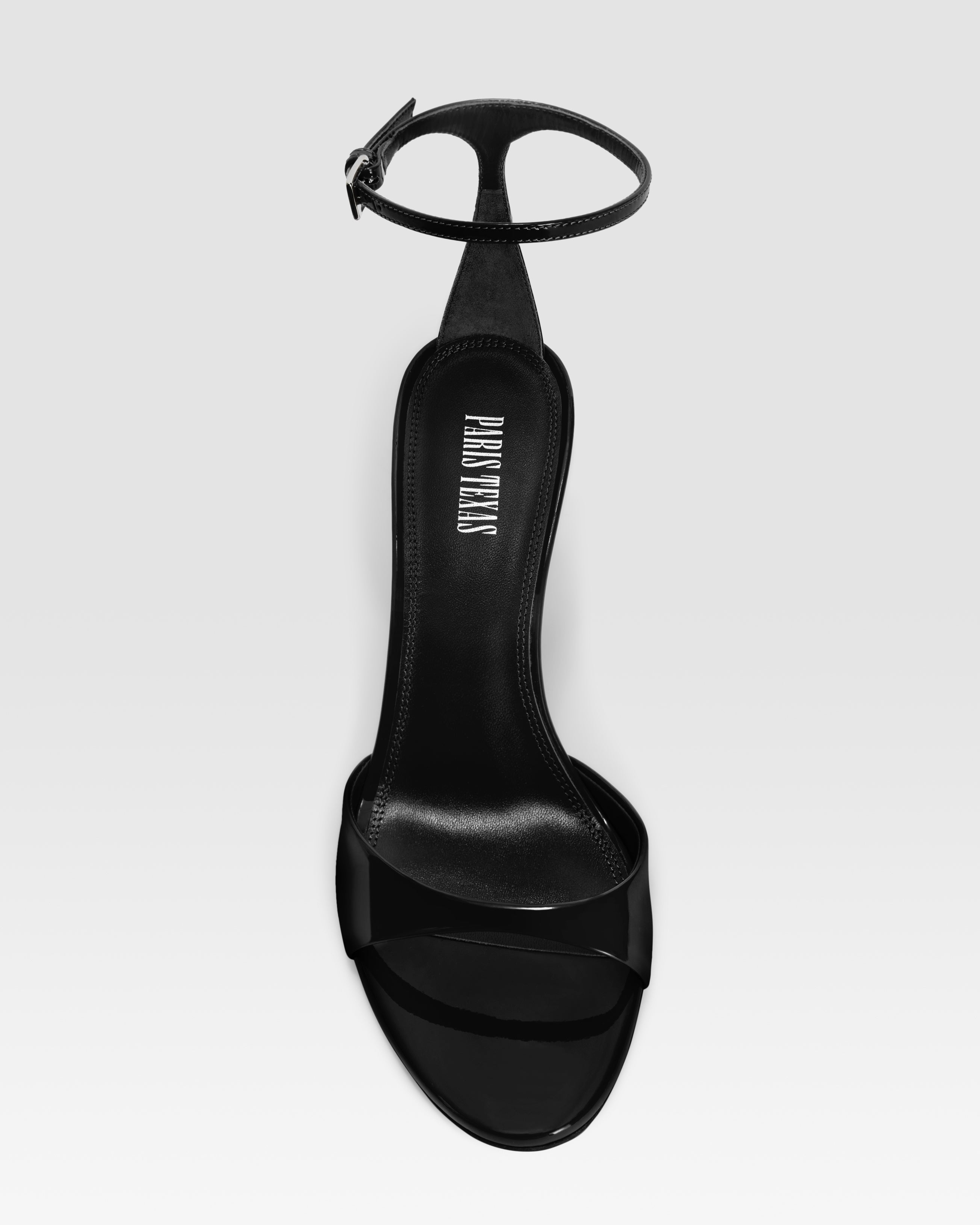 Sandalen mit Knochelriemen aus schwarzem Lackleder