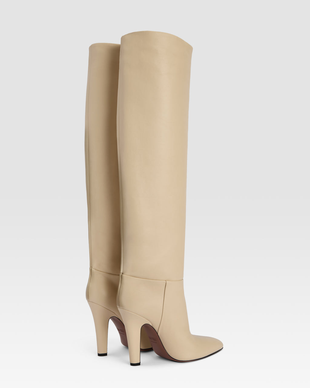 Boots in bone-colored leather