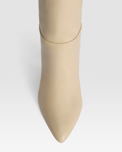 Boots in bone-colored leather