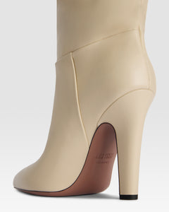 Boots in bone-colored leather