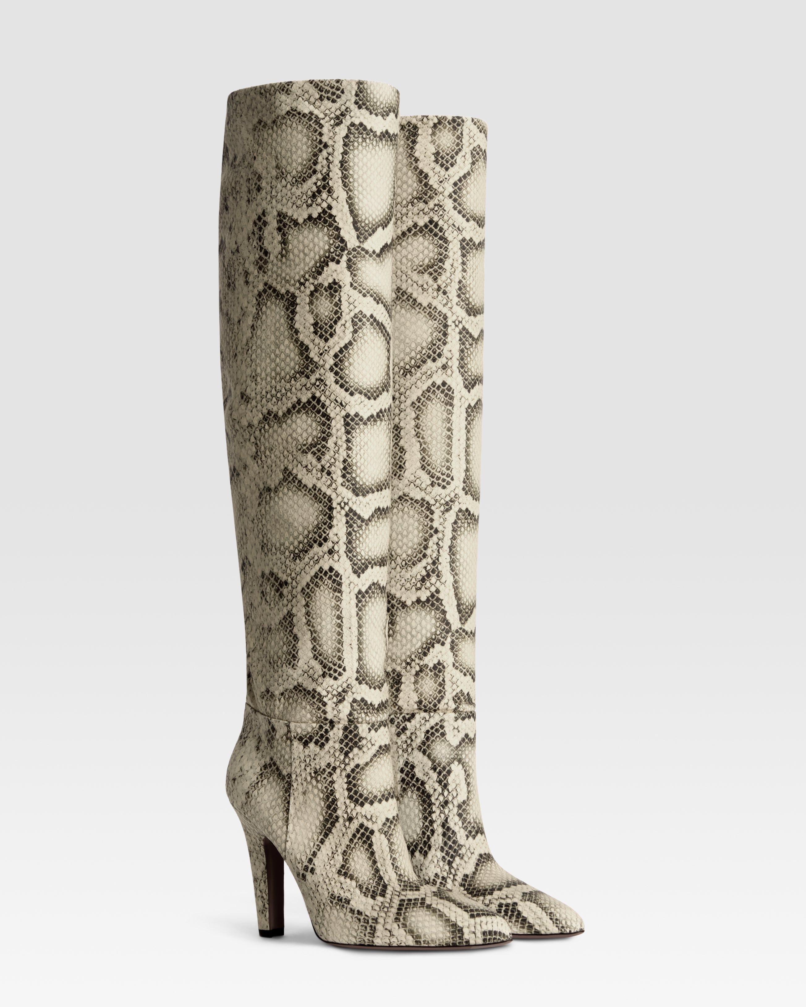 Boots in sand printed python leather
