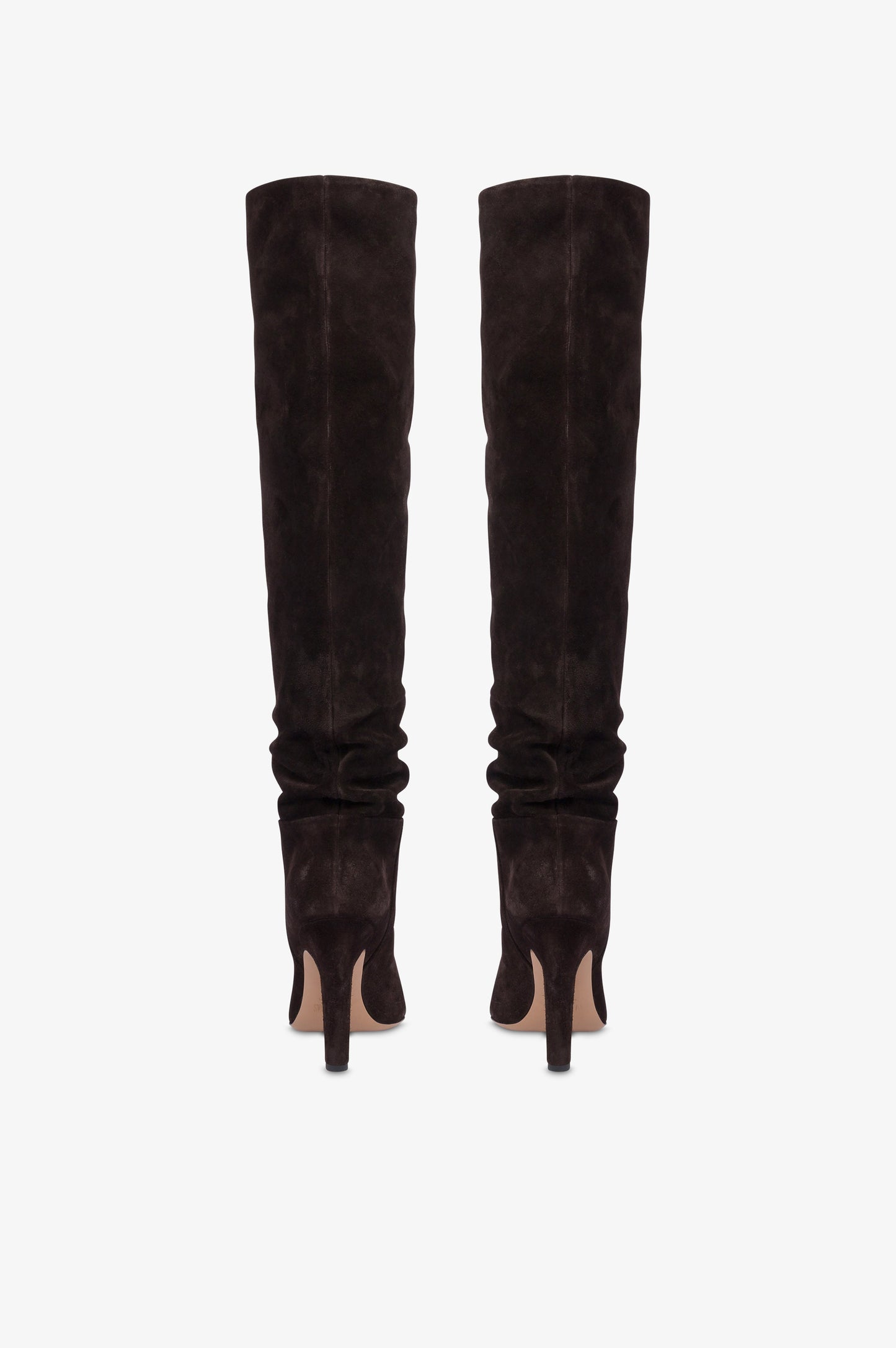 Botas de piel de ante de becerro de color ebano.