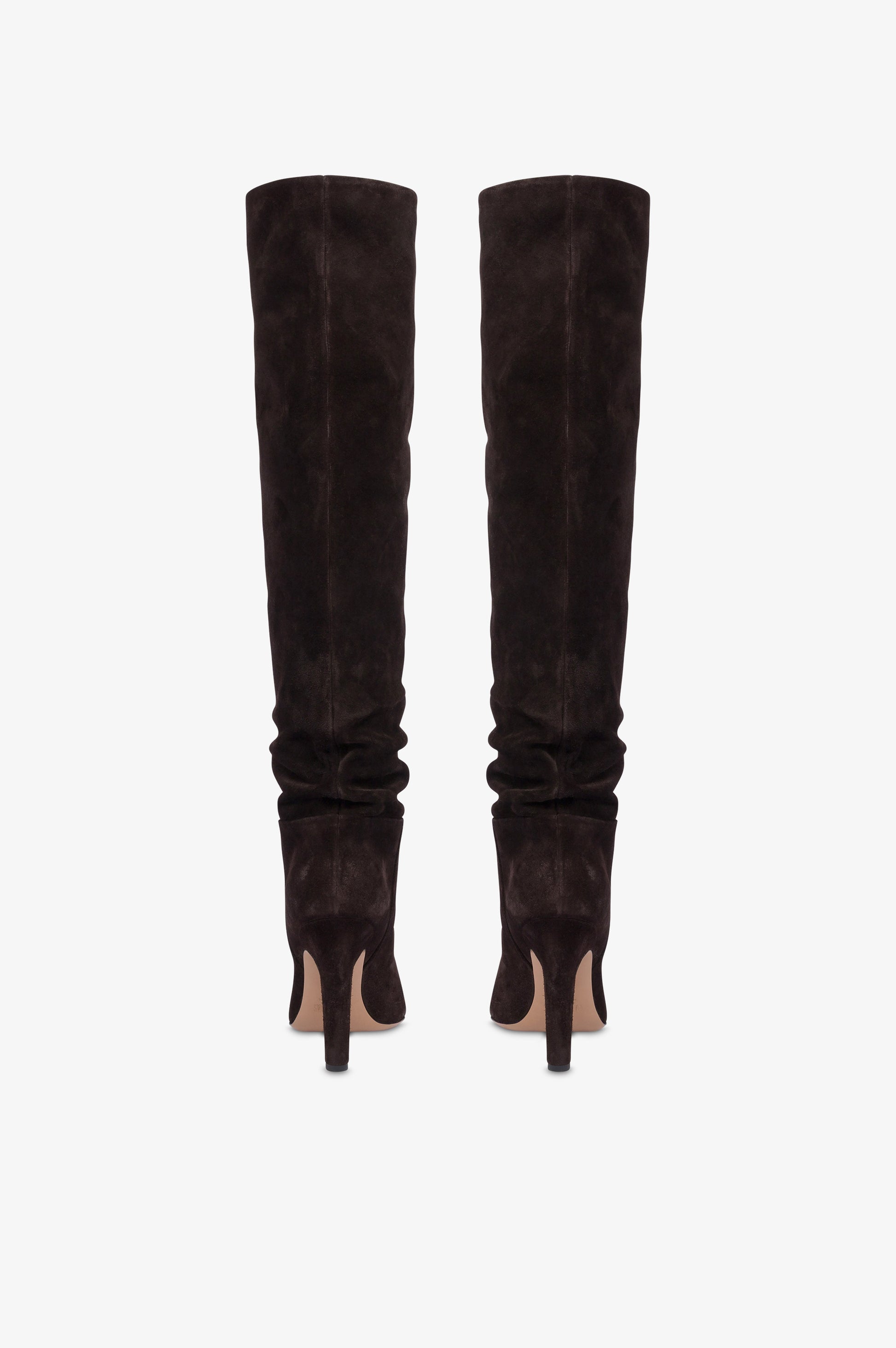 Botas de piel de ante de becerro de color ebano.