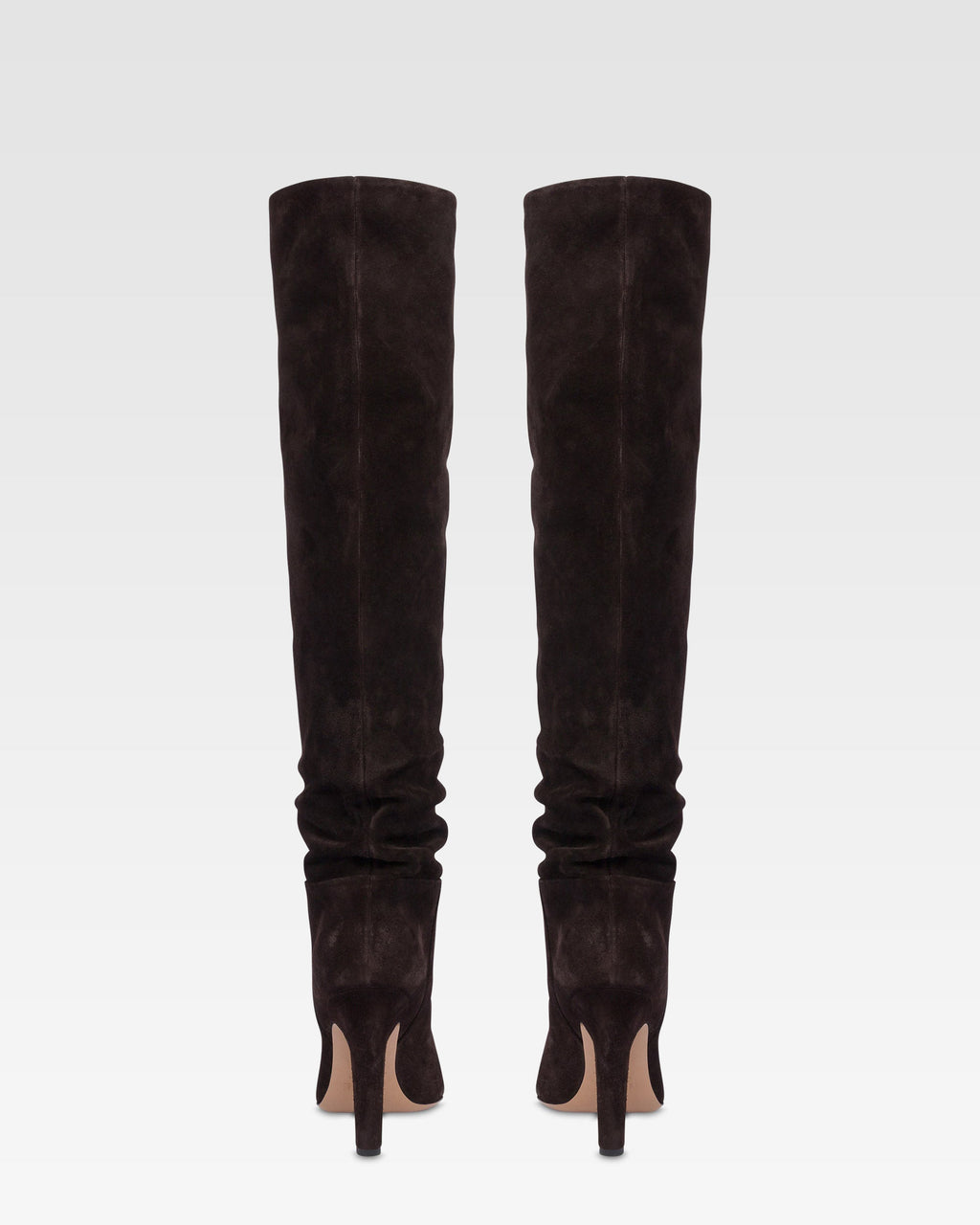 Stiefel aus tiefschwarzem Kalbsveloursleder.