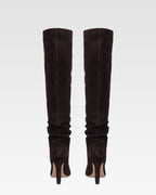 Stiefel aus tiefschwarzem Kalbsveloursleder.