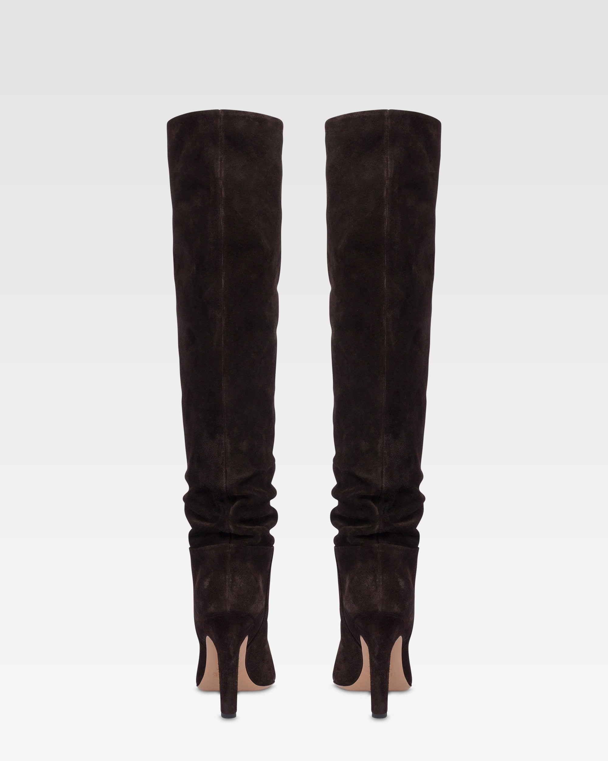 Stiefel aus tiefschwarzem Kalbsveloursleder.