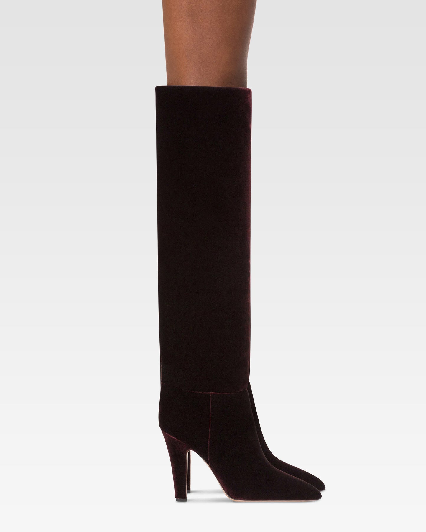 Stiefel aus Samt in der Farbe Pinot Noir.