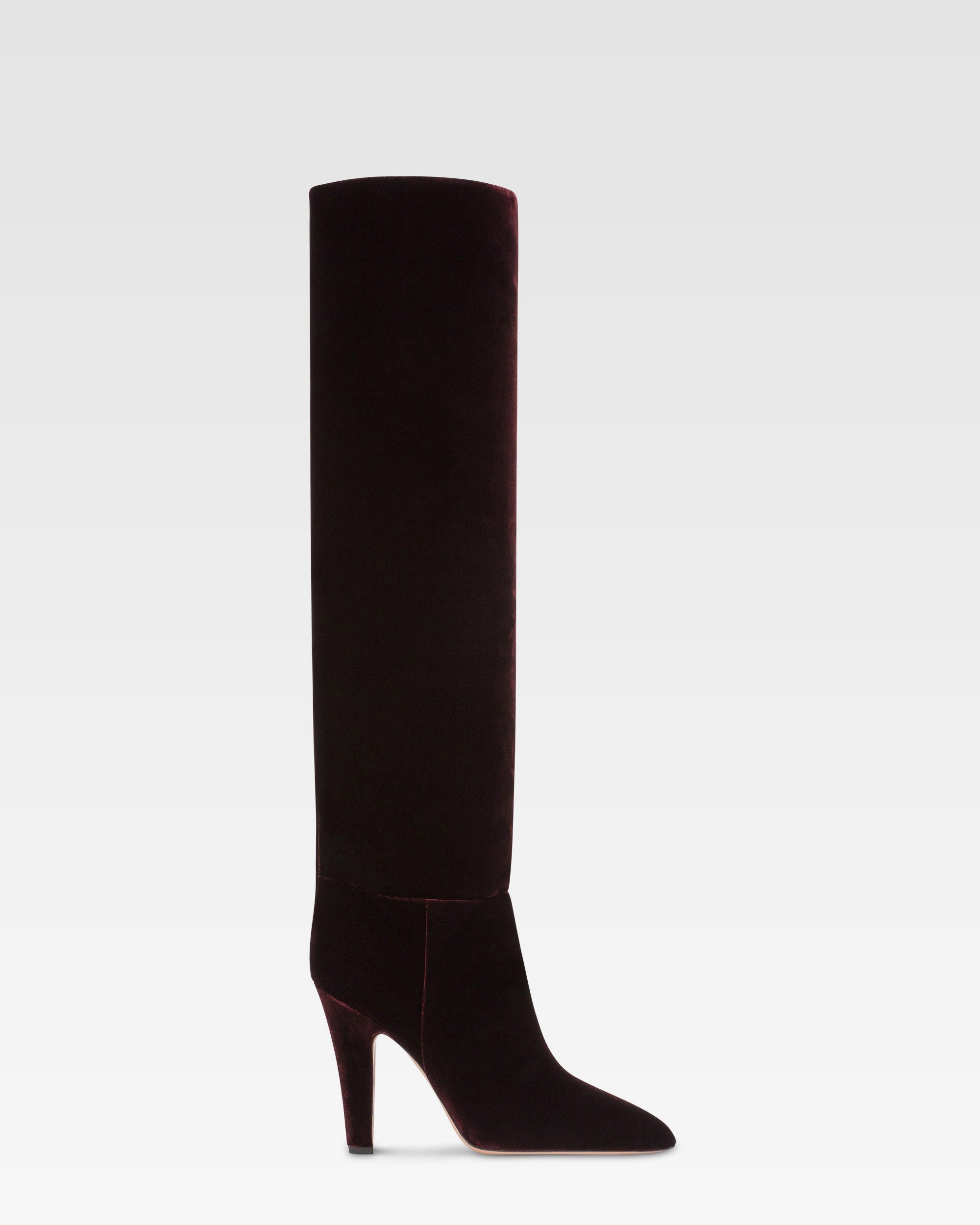 Botas de terciopelo de color <<pinot noir>>.