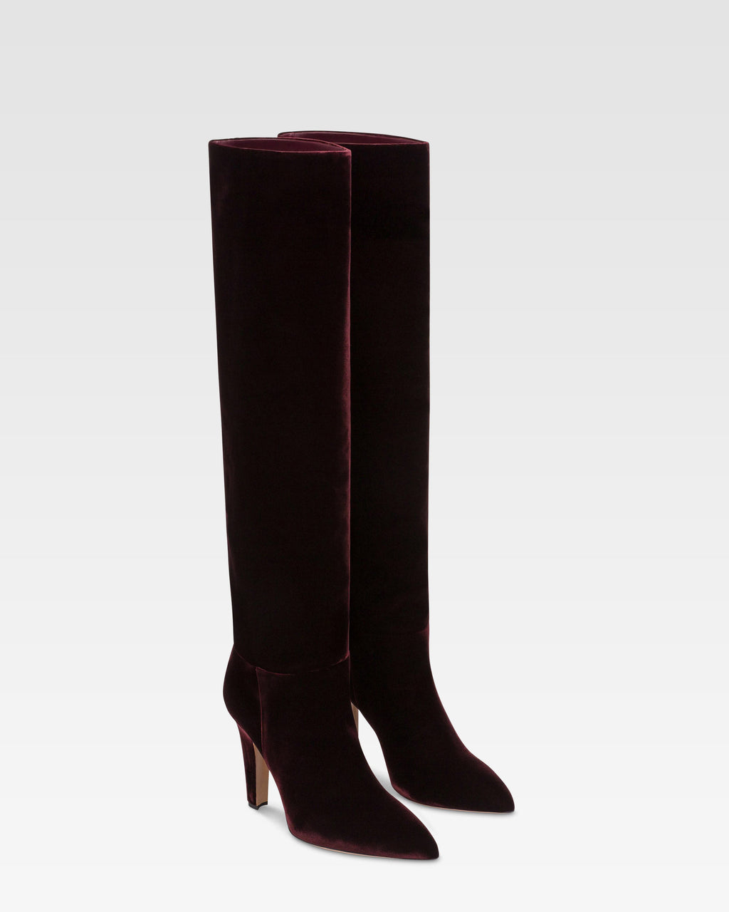 Botas de terciopelo de color <<pinot noir>>.