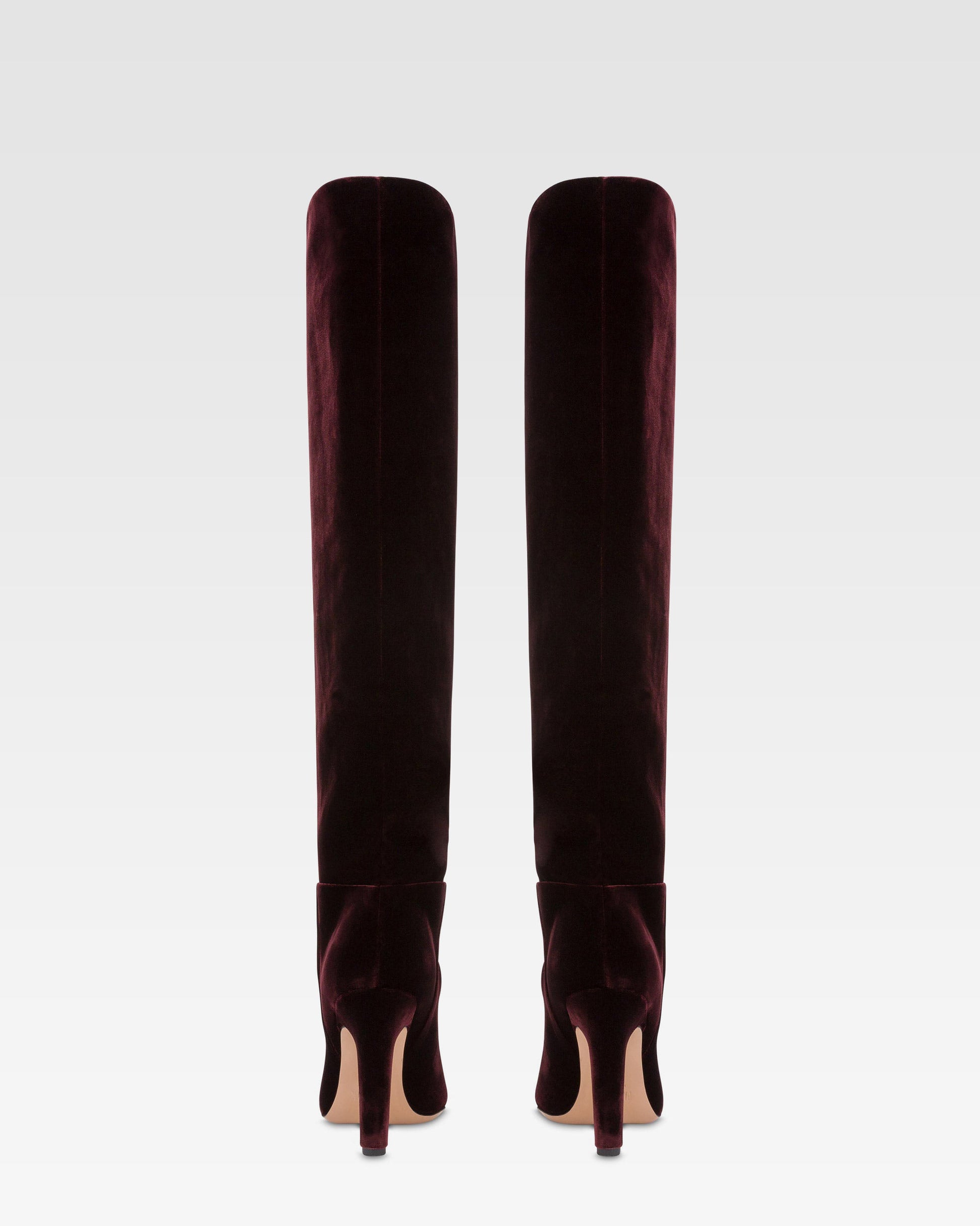 Stiefel aus Samt in der Farbe Pinot Noir.