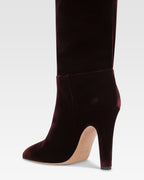 Botas de terciopelo de color <<pinot noir>>.