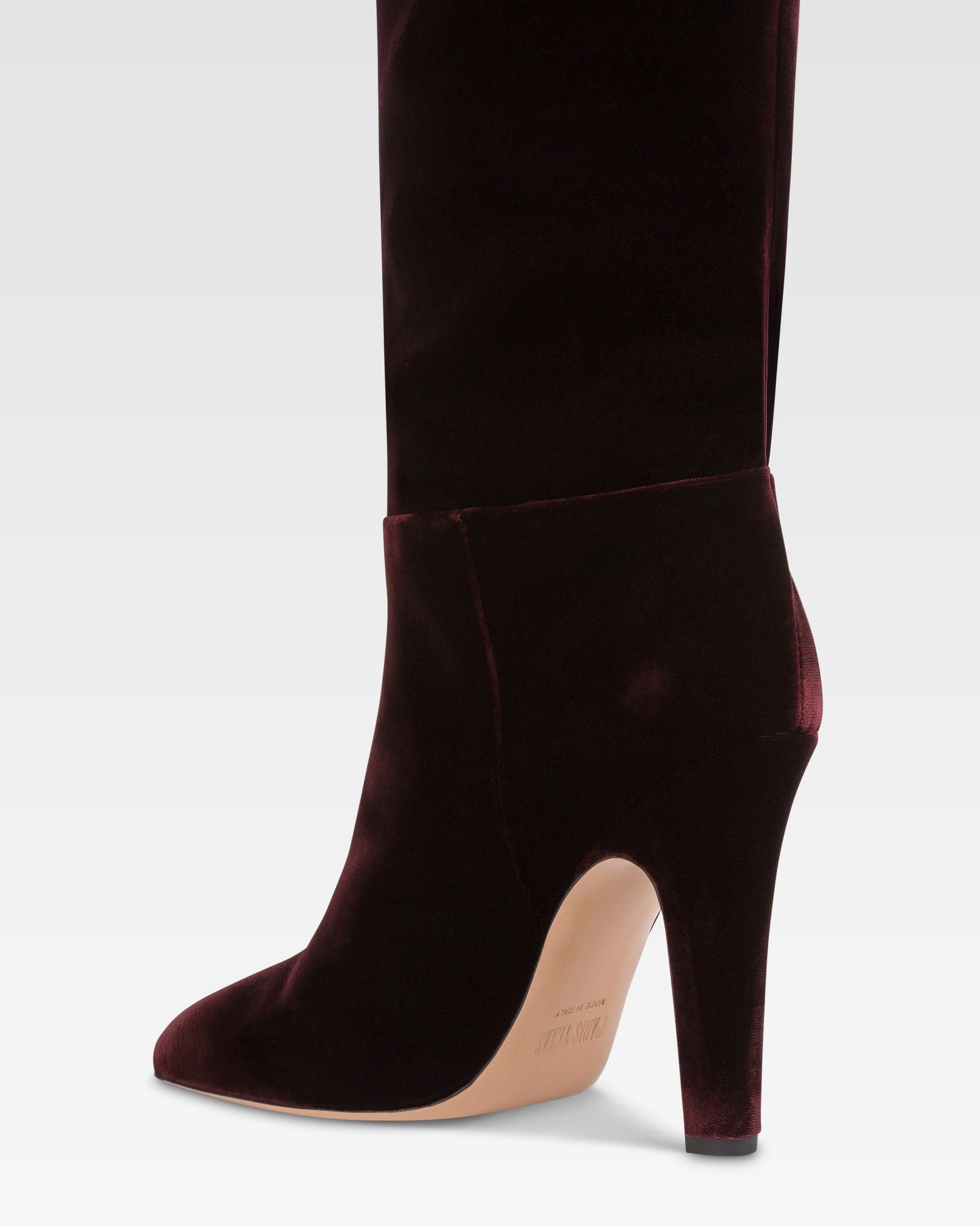 Botas de terciopelo de color <<pinot noir>>.