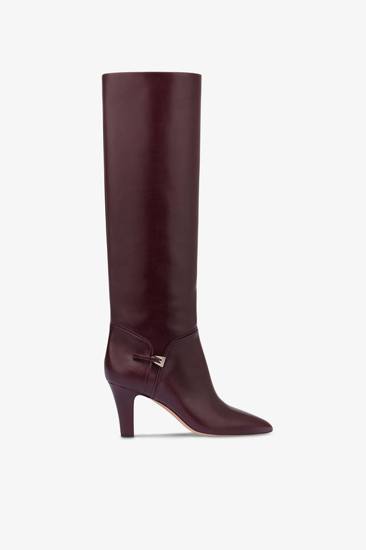 Boots in pinot noir calf leather.
