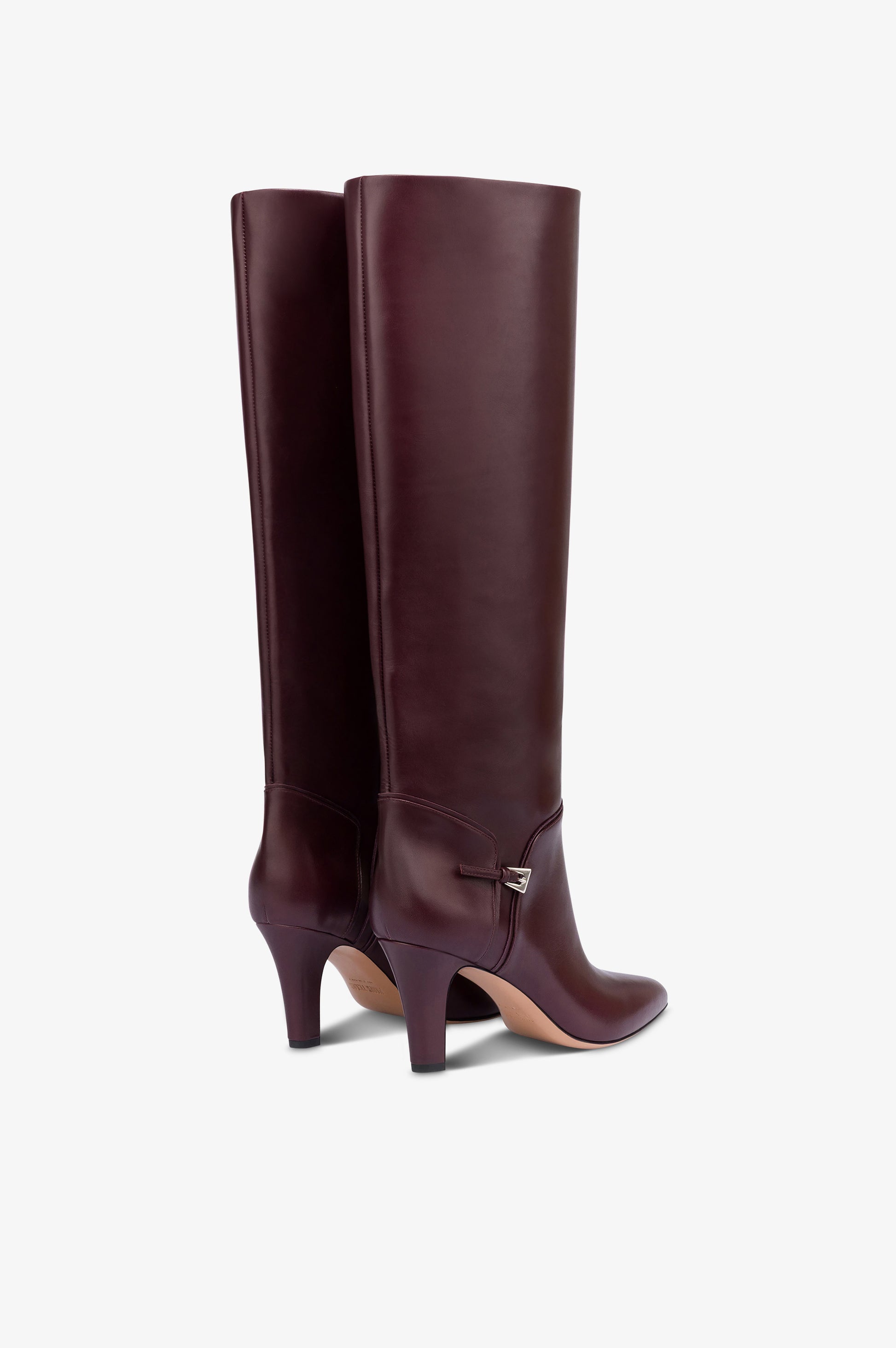 Boots in pinot noir calf leather.