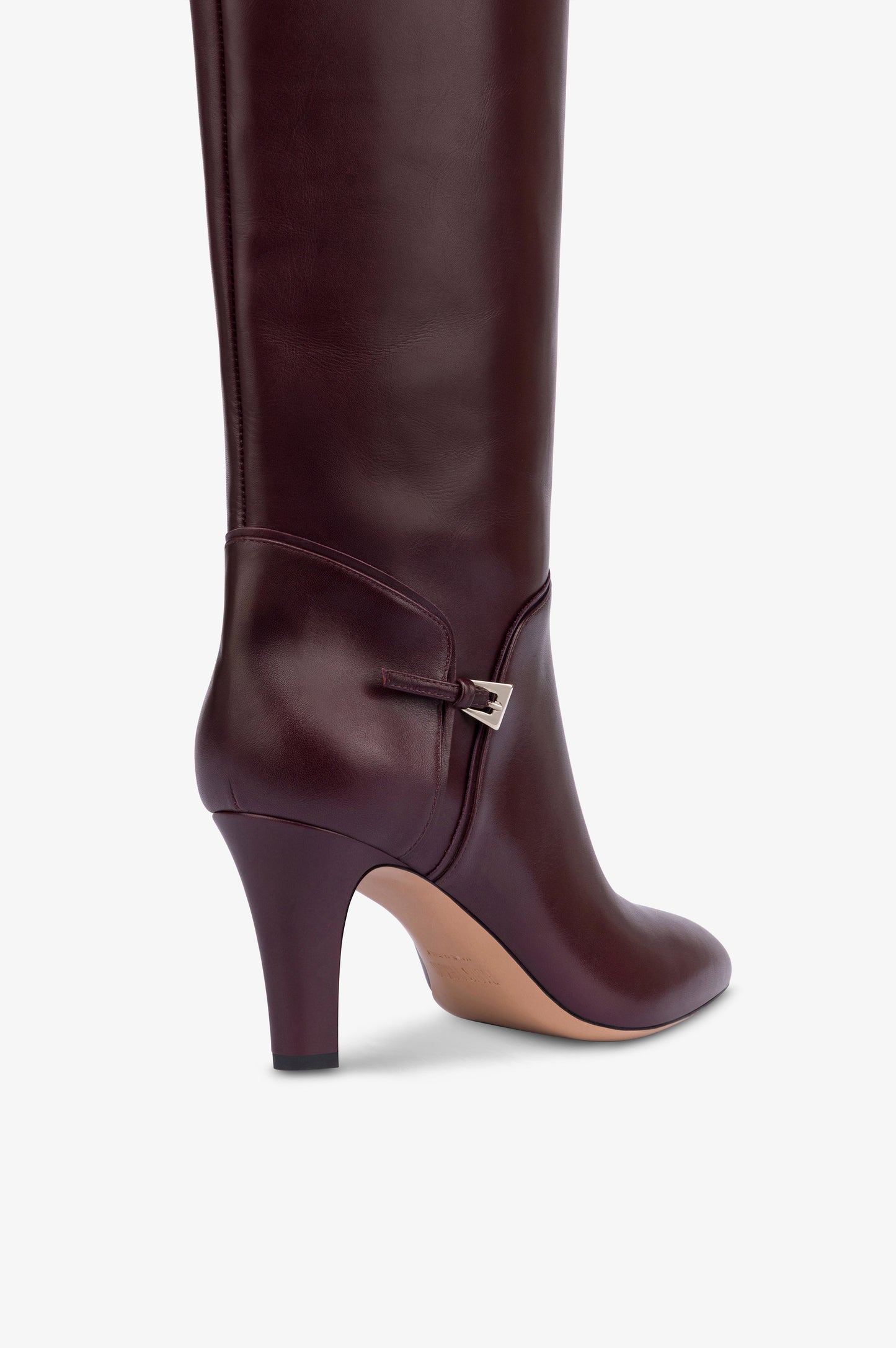 Boots in pinot noir calf leather.