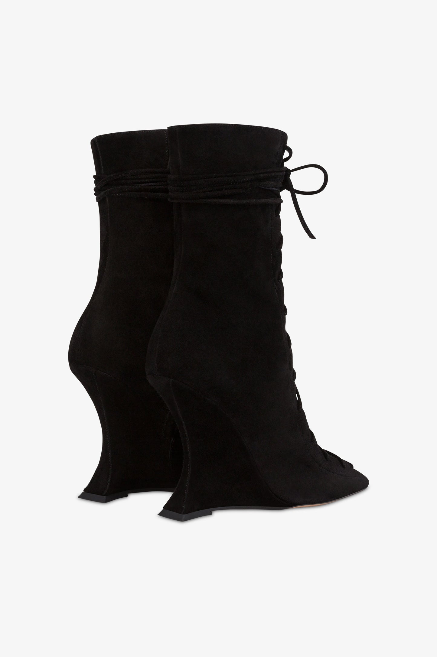 Ankle boots in black calf suede leather.