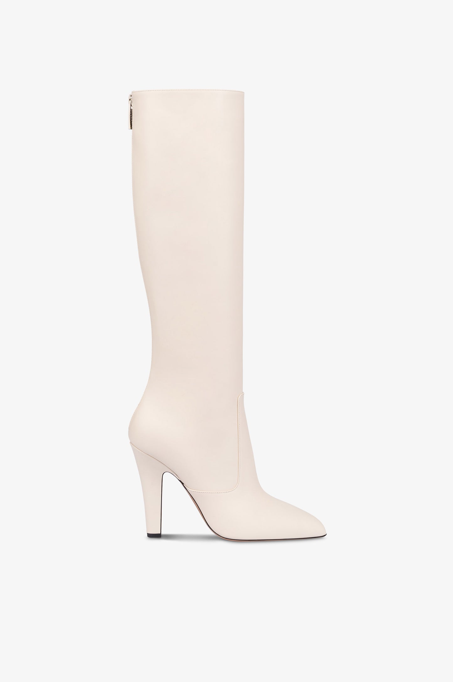 Boots in vanilla calf leather.