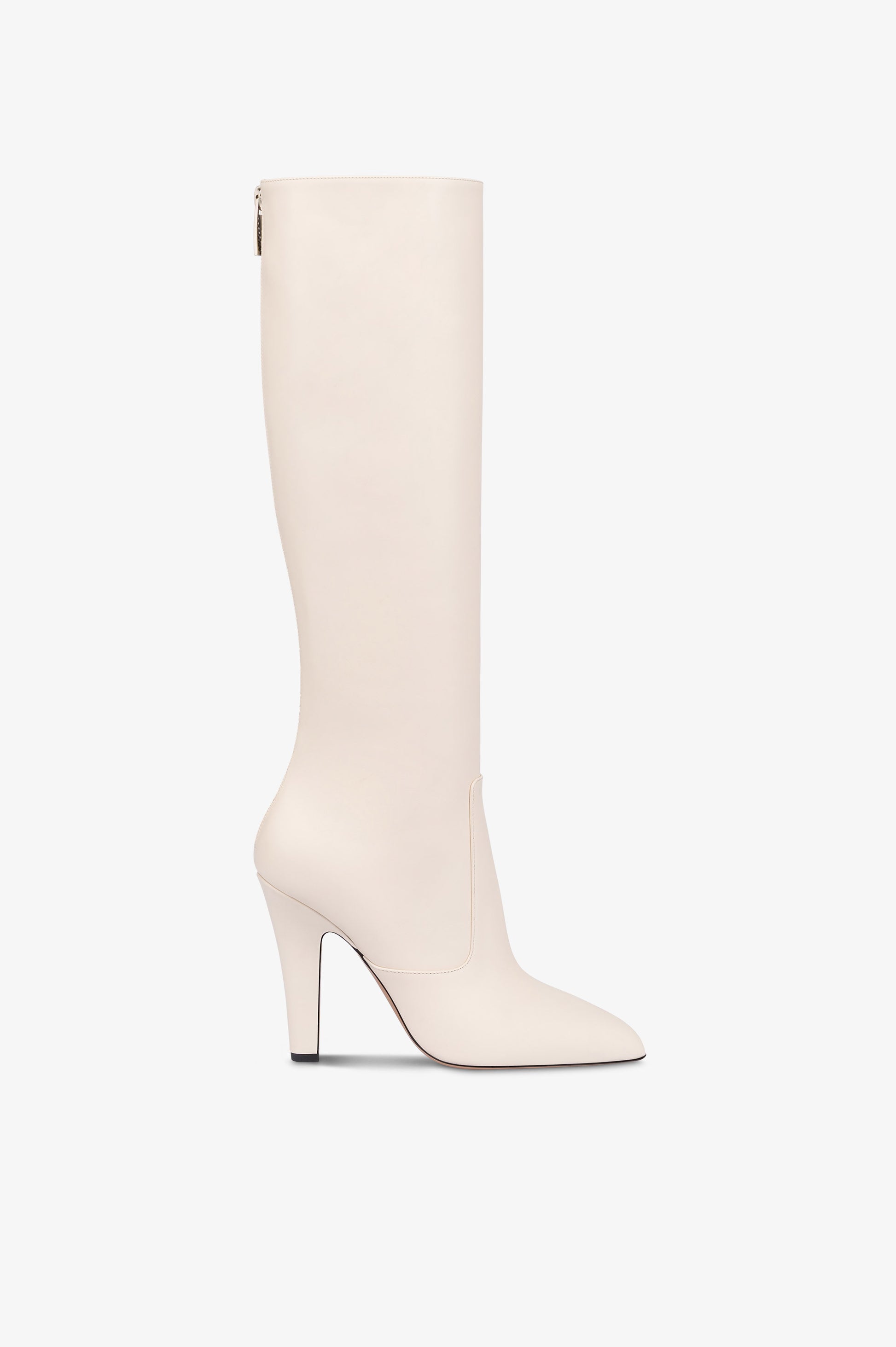 Boots in vanilla calf leather.