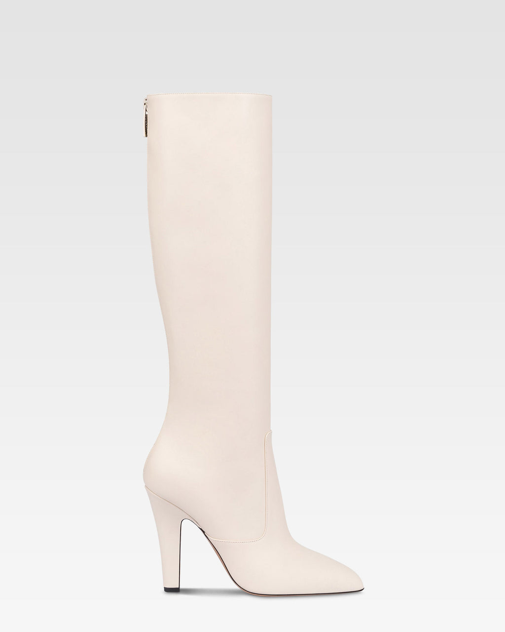 Stiefel aus vanillefarbenem Kalbsleder.